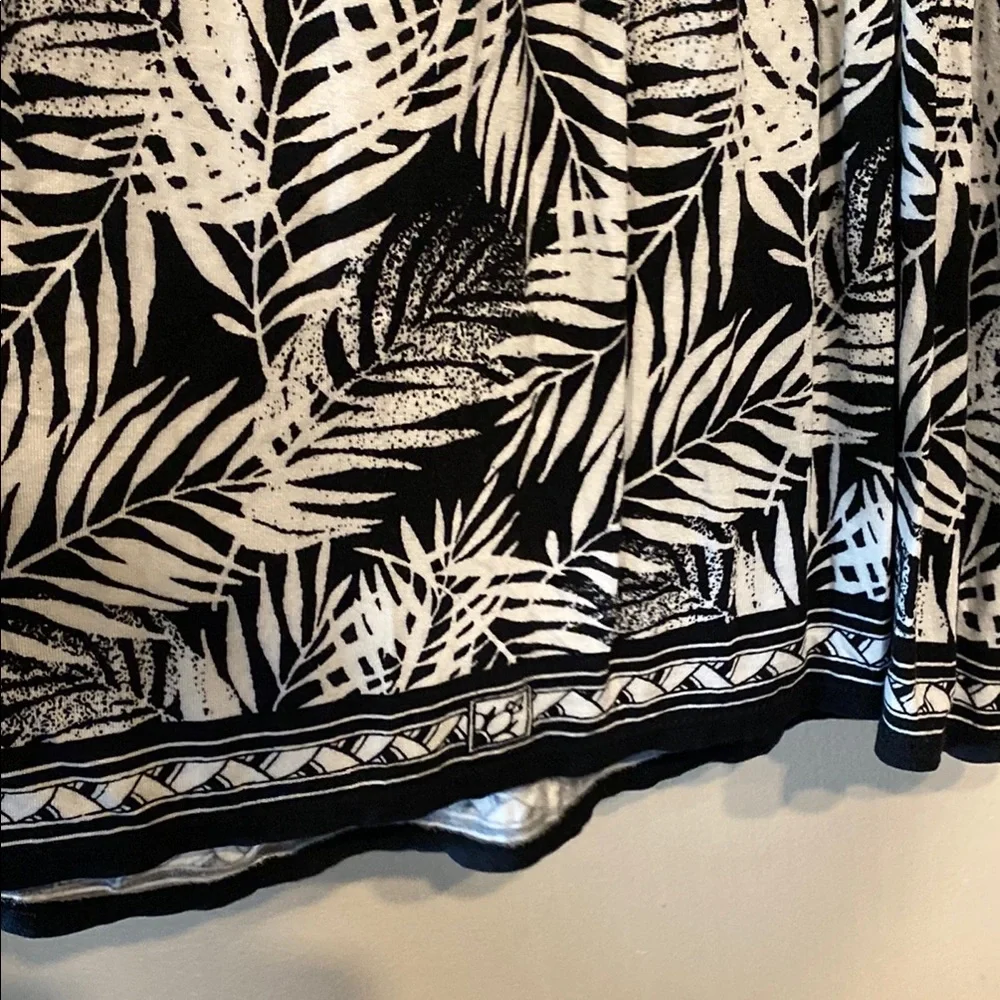 Max Studio Black White Tropical Tank Top Size M | Summer Sleeveless Blouse - Picture 6 of 6